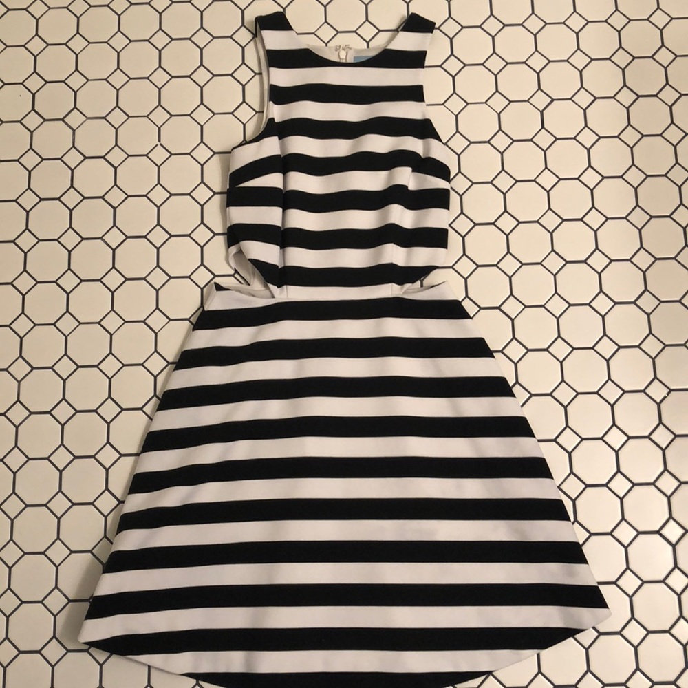 🌈CeCe Black & White Striped cut-out Dress Sz 2